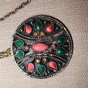 Vintage Emmons Coral & Green Cabochon Pendant Necklace in Excellent Condition